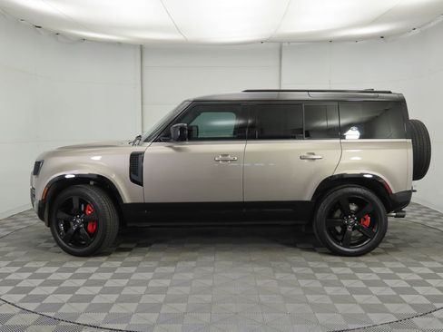 Used 2023 Land Rover Defender 110 X-Dynamic SE image 8