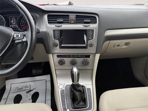 Used 2015 Volkswagen Golf TDI S image 11
