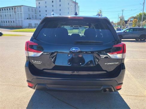 Used 2022 Subaru Forester Premium image 9