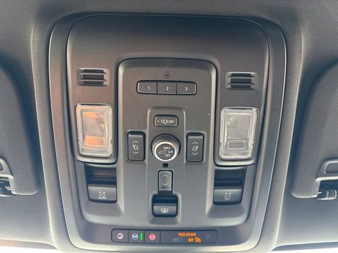 Used 2024 GMC Yukon XL AT4 w/ Technology Package AWD/4WD image 14