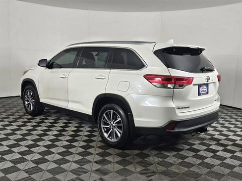 Used 2019 Toyota Highlander XLE image 7