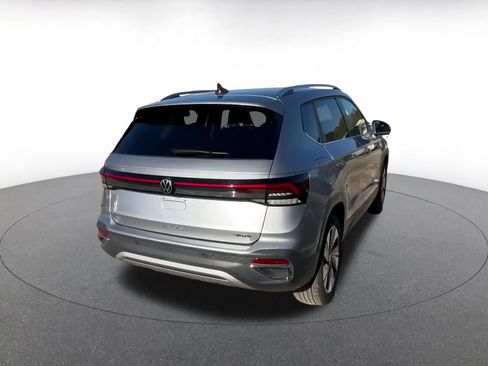 Used 2025 Volkswagen Taos SE image 12