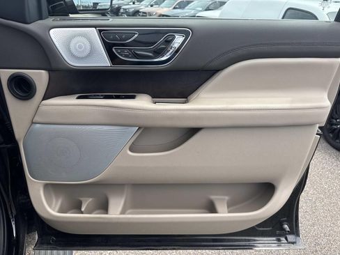 Used 2023 Lincoln Navigator Reserve AWD/4WD image 16