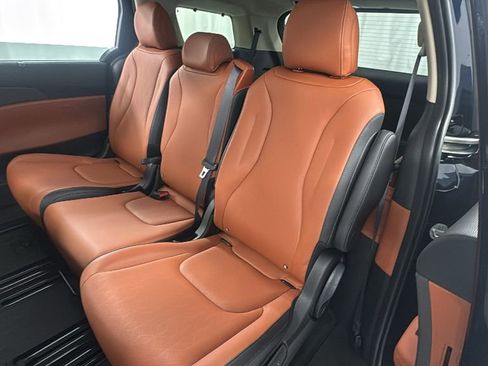 New 2026 Kia Carnival EX FWD image 12