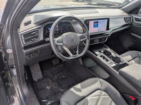 Certified 2025 Volkswagen Atlas Cross Sport SE AWD/4WD image 17