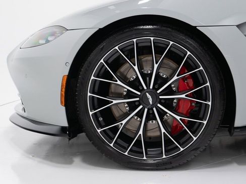 Used 2023 Aston Martin V8 Vantage Coupe image 8