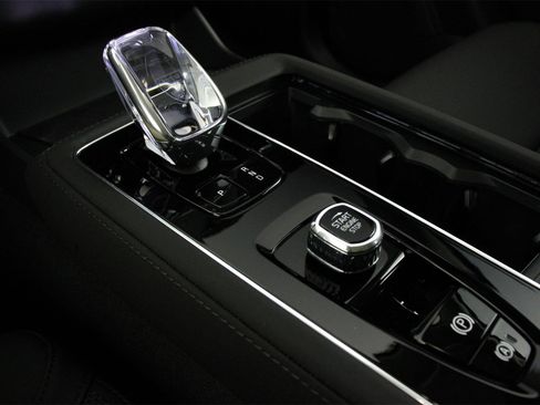 New 2025 Volvo XC90 B6 Core w/ Protection Package Premier image 7