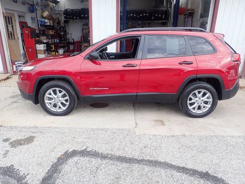 Used 2016 Jeep Cherokee Sport w/ Cold Weather Group AWD/4WD image 15