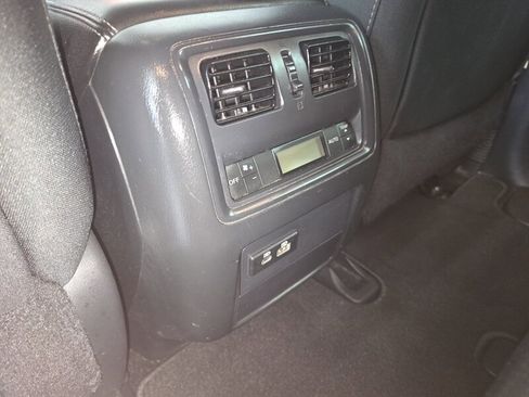 Used 2019 Nissan Pathfinder SV AWD/4WD image 14