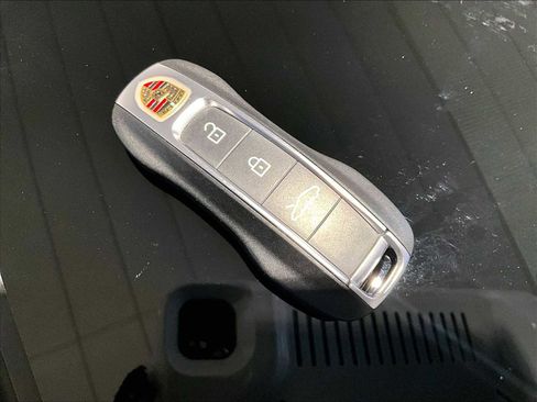 Used 2020 Porsche 911 Carrera image 34