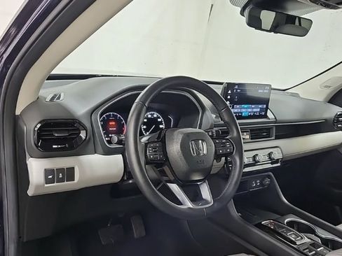Used 2023 Honda Pilot Touring image 9