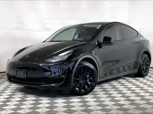Used 2022 Tesla Model Y Long Range AWD/4WD image 1