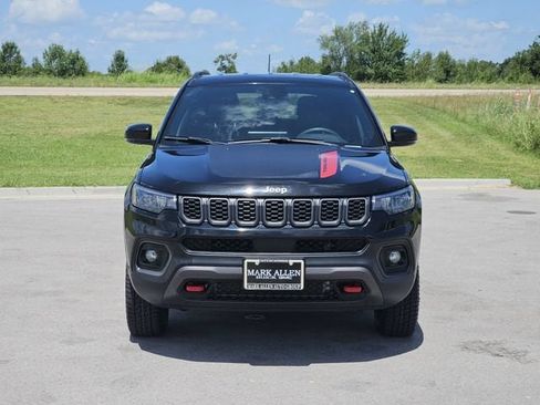 Used 2024 Jeep Compass Trailhawk AWD/4WD image 2
