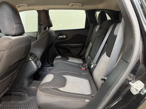 Used 2016 Jeep Cherokee Altitude w/ Cold Weather Group image 16