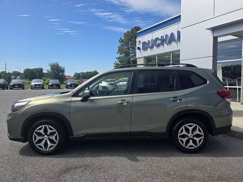 Used 2020 Subaru Forester Premium AWD/4WD image 9