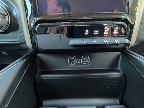 Used 2020 RAM 1500 Laramie AWD/4WD image 23