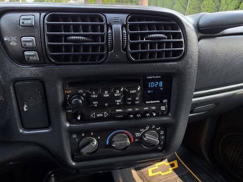 Used 2001 Chevrolet S10 Pickup LS AWD/4WD image 16
