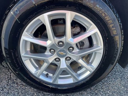 Used 2023 Chevrolet Equinox LT image 9