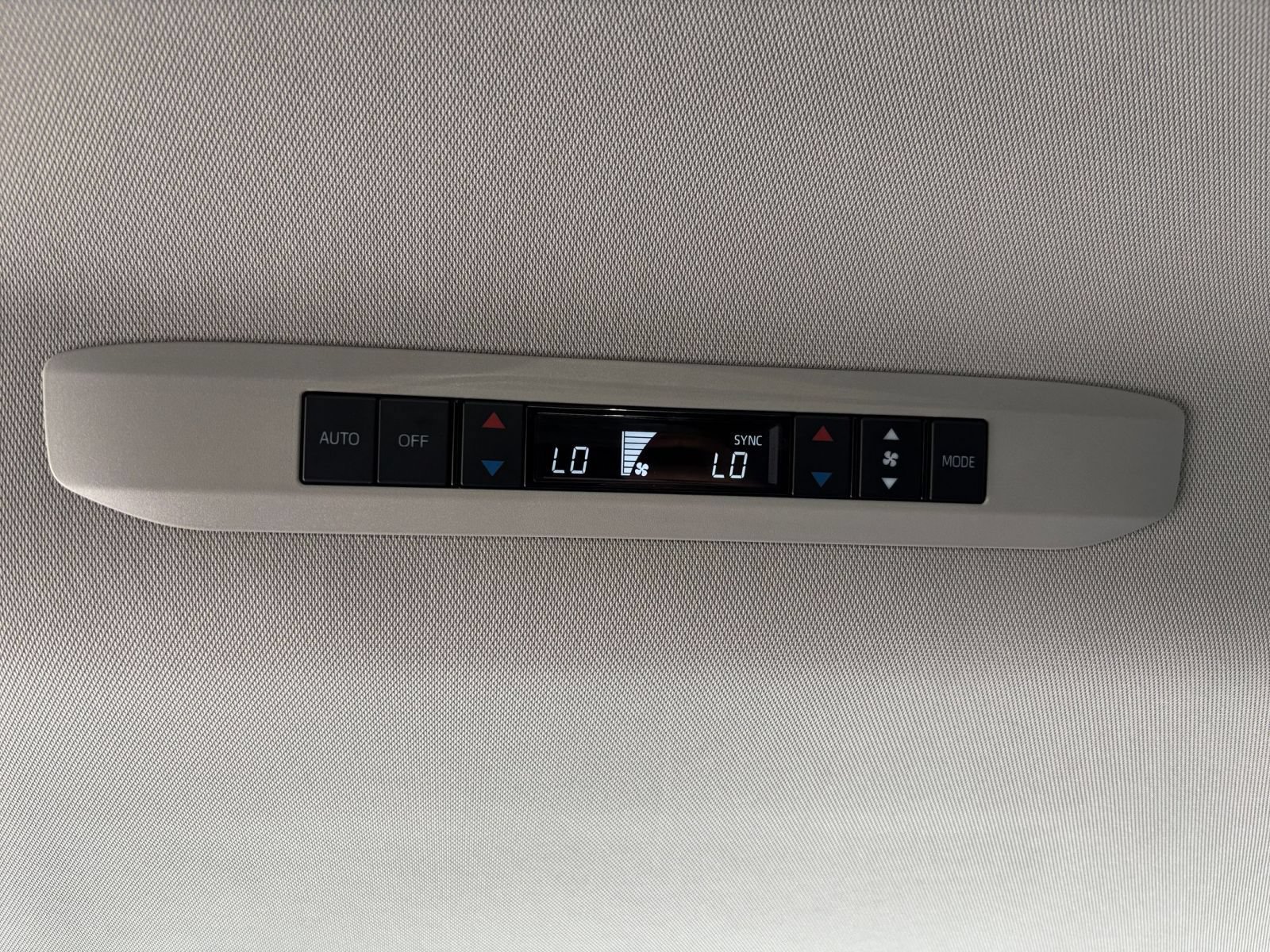 Used 2025 Toyota Sienna XLE FWD image 24