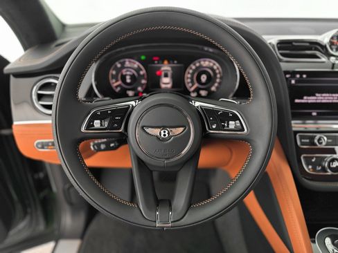 Used 2025 Bentley Bentayga image 11
