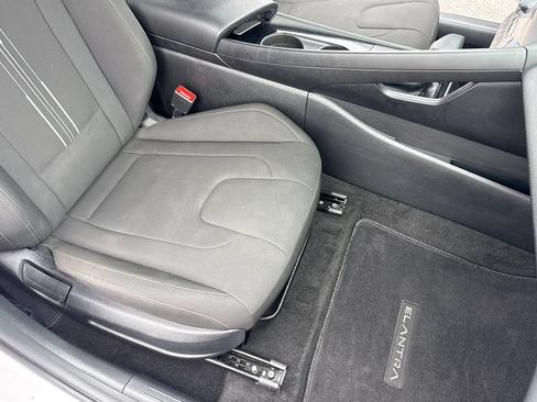 Used 2022 Hyundai Elantra Blue FWD image 32