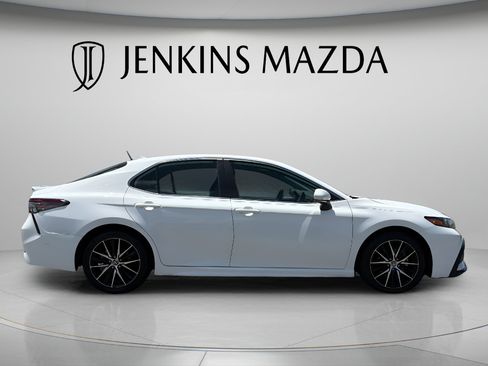 Used 2024 Toyota Camry SE FWD image 8