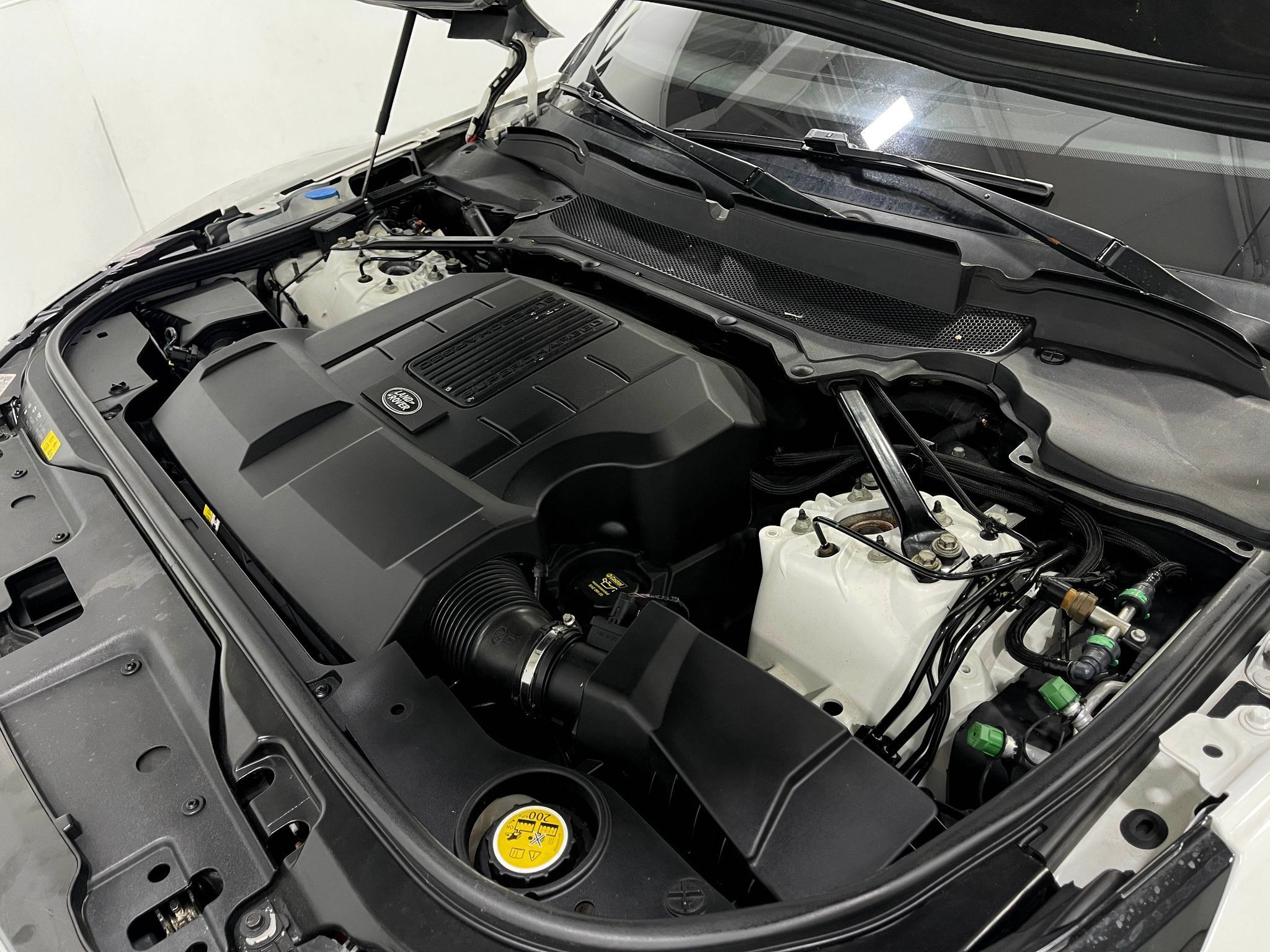 Used 2018 Land Rover Discovery HSE AWD/4WD image 27