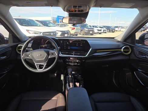 Used 2024 Chevrolet Trax ACTIV w/ Sunroof Package FWD image 15