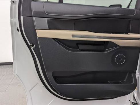 Used 2023 Ford Expedition Max XLT image 13