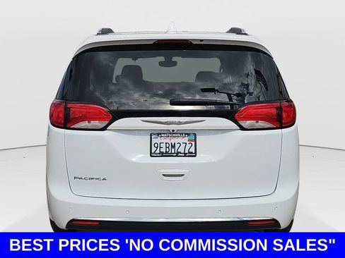 Used 2018 Chrysler Pacifica Touring-L FWD image 4