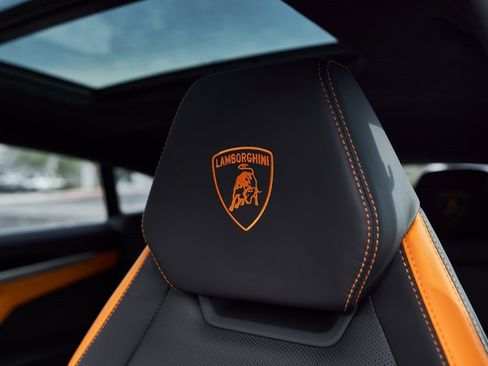 Used 2025 Lamborghini Urus SE image 44