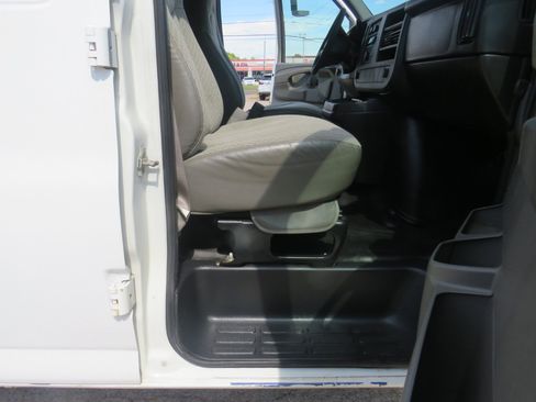 Used 2009 Chevrolet Express 2500 2500 Extended Cargo image 30