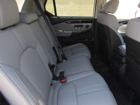 New 2025 Honda Pilot Touring image 10