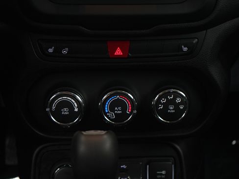 Used 2017 Jeep Renegade Altitude AWD/4WD image 18