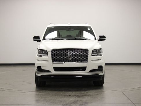 Used 2024 Lincoln Navigator L Reserve AWD/4WD image 3