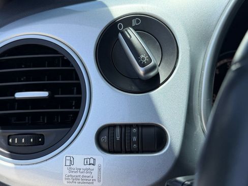 Used 2013 Volkswagen Beetle TDI FWD image 24