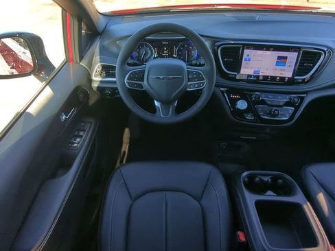 New 2026 Chrysler Pacifica Select image 20