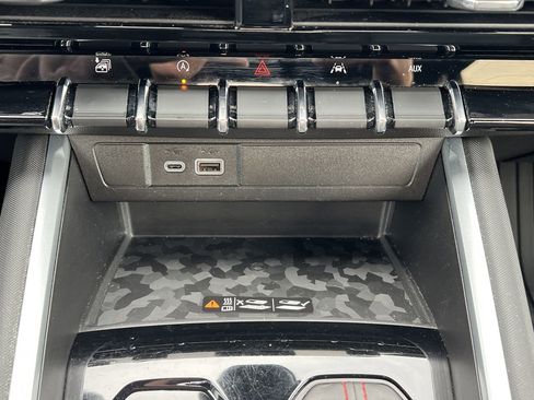 Used 2023 Chevrolet Colorado Z71 w/ Z71 Convenience Package 2 image 9