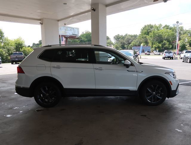 Used 2023 Volkswagen Tiguan SE AWD/4WD image 9