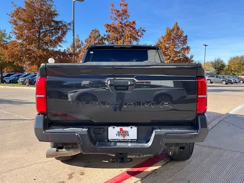 Used 2025 Toyota Tacoma TRD Off-Road image 7