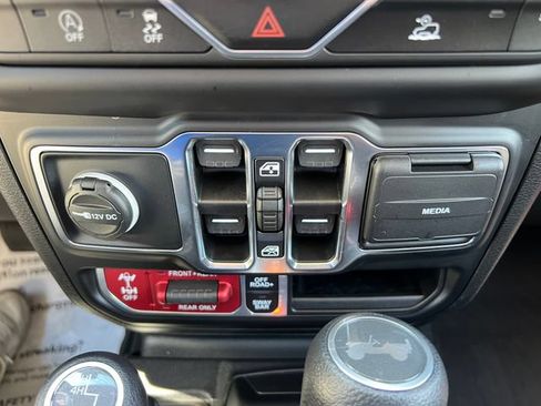 Used 2022 Jeep Wrangler Unlimited Rubicon w/ Cold Weather Group AWD/4WD image 29