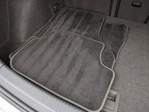 Used 2019 Volkswagen e-Golf SE w/ Driver Assistance Package image 28