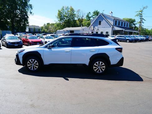 Used 2023 Subaru Outback Premium AWD/4WD image 8