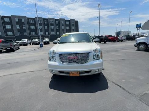 Used 2014 GMC Yukon Denali AWD/4WD image 3