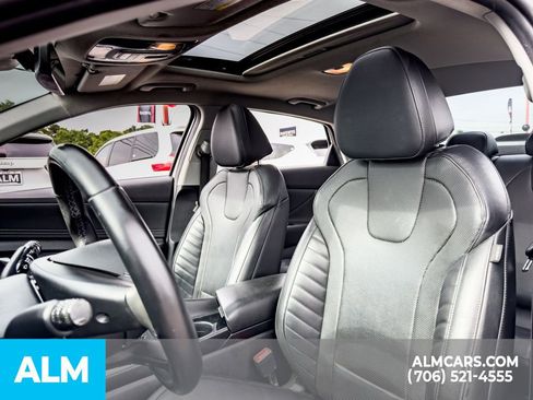 Used 2022 Hyundai Elantra Limited FWD image 9