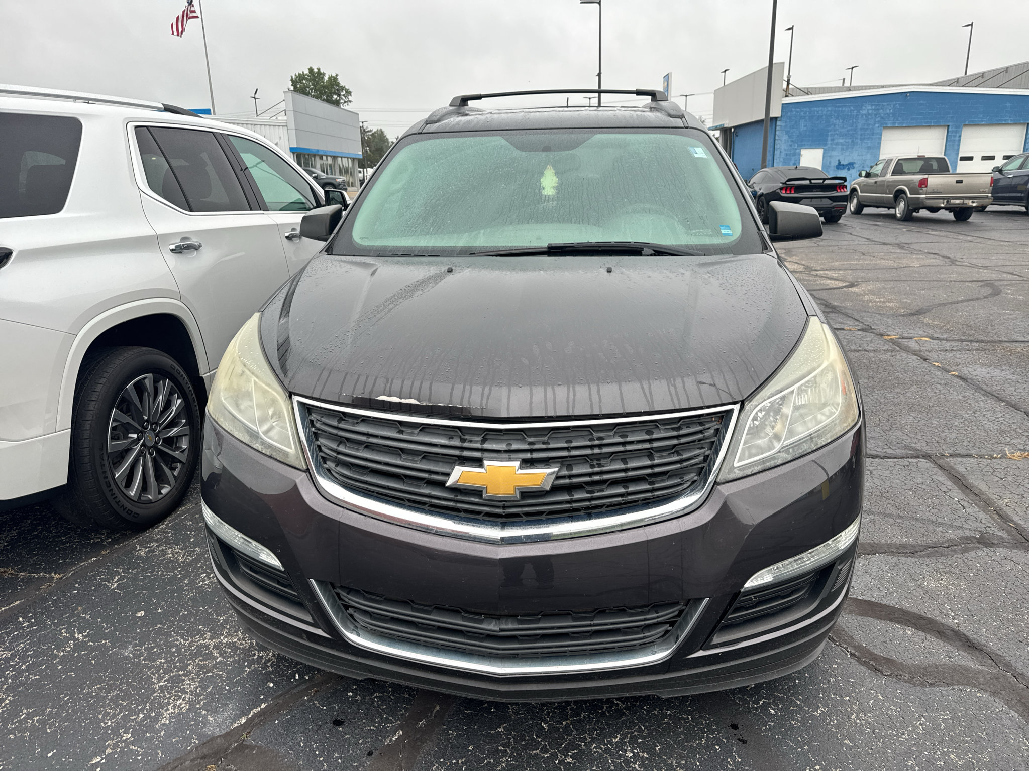 Used 2015 Chevrolet Traverse LS FWD image 2