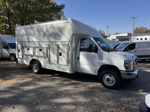 New 2026 Ford E-450 and Econoline 450 Super Duty w/ Power Equipment Group image 2