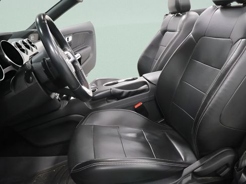 Used 2019 Ford Mustang Premium RWD image 21