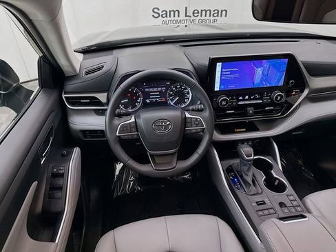 Used 2024 Toyota Highlander XLE image 23