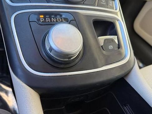 Used 2015 Chrysler 200 Limited FWD image 16